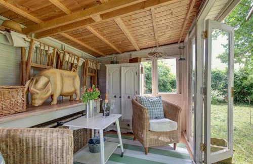 The Artist's Studio at Meadow Cottage - Photo 11