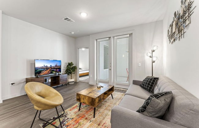 Top Floor 2BR King Beds Suite 8 Min to Downtown - Foto 1