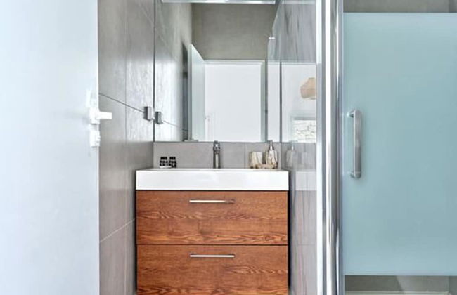 Stunning Villa With Panoramic View - Photo 17