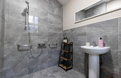 WEST VIEW COTTAGE - Charming Wensley Cottage in the Heart of Peaks - Photo 21