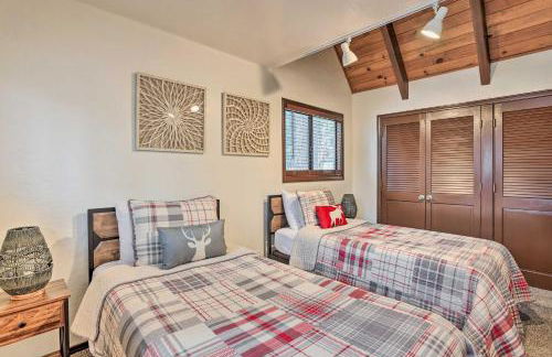 Woodsy Twin Peaks Getaway with Hot Tub and Views! - Foto 24