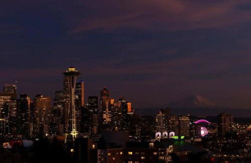 Free Parking - City Views - Near Attractions - Foto 38