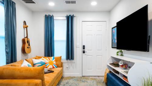 East Austin Bungalow w BBQ Firepit Fun Yard - Foto 4