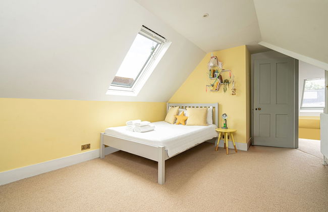 Chic and Colourful Family Home by Underthedoormat - Foto 28