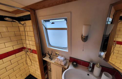 Cosy Canal Boat in Little Venice for Family & Friends - Photo 11