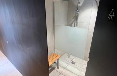 SUPERYACHT ON TOWN QUAY MARINA, SOUTHAMPTON - Very close to city centre and cruise terminals - free parking included - Foto 40