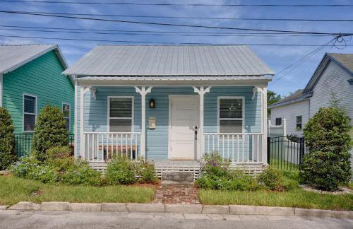 Quaint Cottage with Private Pool-Walk to Everything - Foto 22