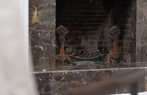 Entire Home with Air Hockey and Firepit - Photo 21