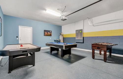 Villa W/ Pool, Movie Theater & Game Roomsleeps 20 - Photo 8