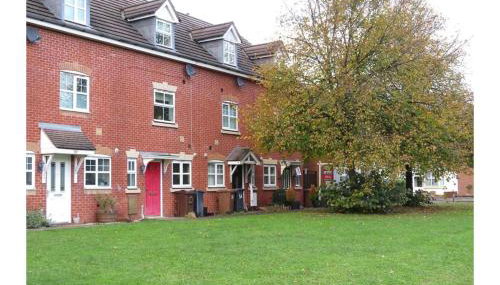 Hawksworth House in Chelmsley Wood, Birmingham near Solihull, near the NEC, HS2, JLR, Bear Grylls Centre, Resorts World and Birmingham airport, with a garage and free parking, great for families and contractors - Foto 2