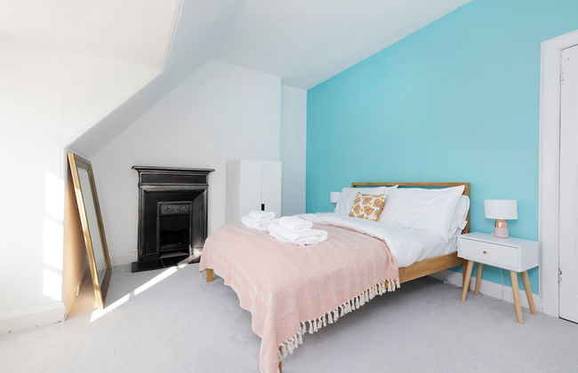 Delightful 3-bed Flat with Parking - Foto 3