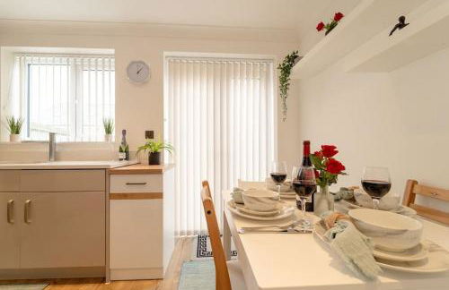 Stylish 3 Bed, 3 Bath, Garden & Drive for 2 cars - Foto 2