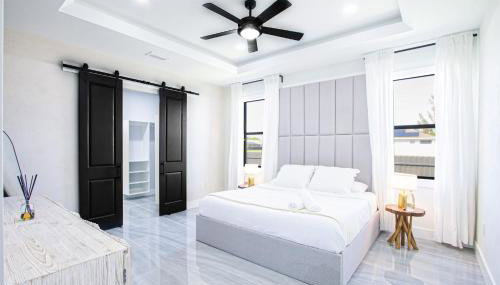 Luxurious Waterfront Home with Heated Pool and Jacuzzi - Foto 5