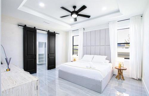 Luxurious Waterfront Home with Heated Pool and Jacuzzi - Foto 5