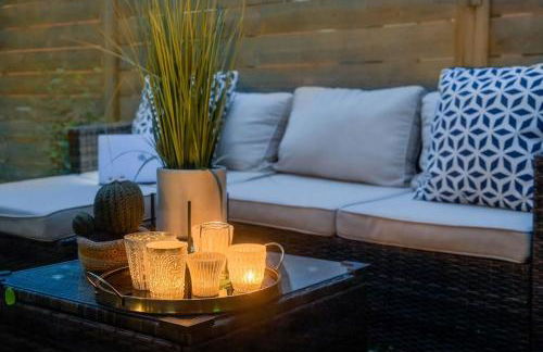 Luxe 2023NewBuild Entire home with 3BR 7BDs Ideal for Long Winter Stays, Outdoor, Central - Foto 7