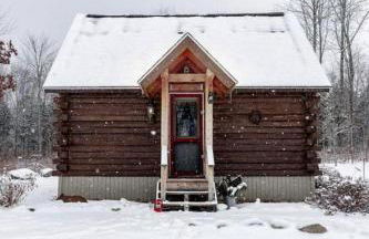 Cozy Log Cabin with an Indoor Fireplace Located on 70 Forested Acres in Leicester, Vermont - Foto 41