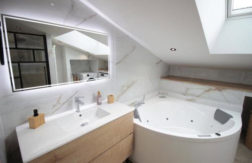 Verdun Centre - Full climatisation - 3 chambres - 7 couchages - 10 personnes - Parking Proche - Terrain 800m2 - Balnéothérapie - Air de jeux extérieurs - TOP CONFORT - Géré par PrestaZen'Services - Photo 31