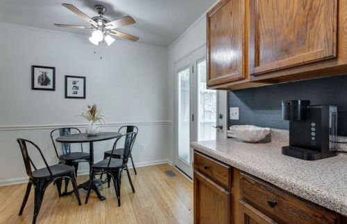 Sunset Cottage 2 bed 1 bath Pet-Friendly - Foto 8