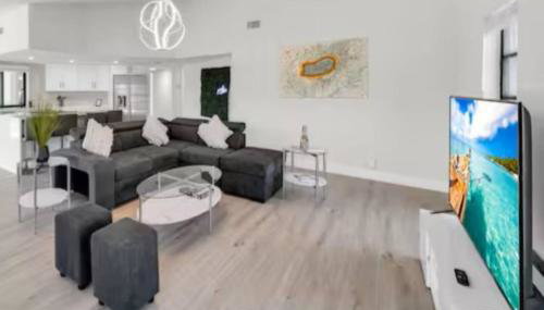 Waterfront Escape with Wild Owl Charm, Heated Pool & Pet-Friendly - Foto 3