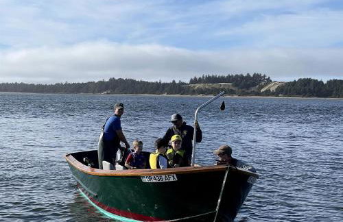 Cozy Waterfront Cottage with Hot Tub in Lakeside, Oregon - Foto 30