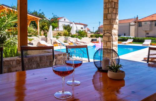 Merita Apartments with Pool - Photo 53