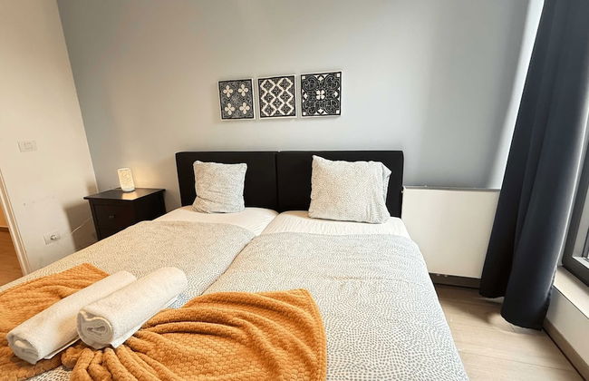 Spacious 3BR 2/5 BA Near Diamond District by Oneluxstay - Foto 15