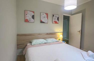 2BR Estoril Apartment - Near Estoril Beach & Cascais - Sleeps 4 - Photo 2