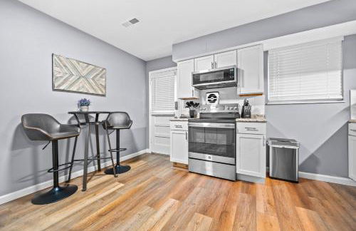 Spacious 2 Bedroom Townhome by StayLage - Foto 16