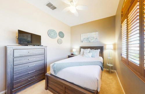 Snowbird-friendly home with fast WiFi, central AC, and private pool - Foto 18