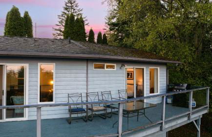 Incredible Water Views, Deck Relaxing Retreat Greenbank Getaway by Avantstay - Foto 58