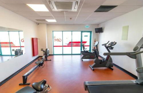 Spacious 6 Berth Caravan with Decking - Photo 16