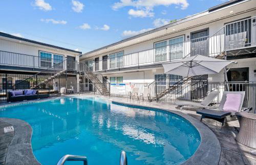 Chic & Cozy Montrose Apt with Pool & Parking - Foto 1