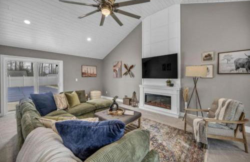 Swim and Relax In our Pool and Hot Tub and Recently Renovated - Foto 77