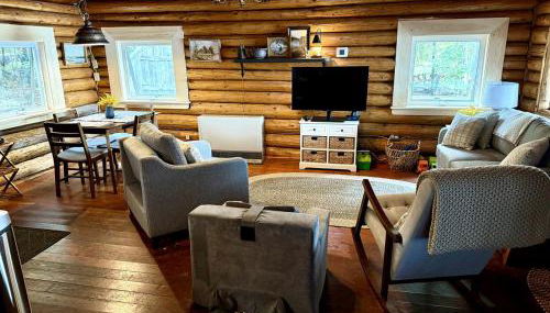 Charming Lakeside Cabin Bungalow with Timeless Rustic Beauty near Portage Lake in Maine - Photo 2