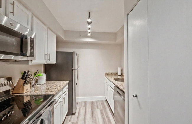 Global Luxury Suites at Georgetown - Photo 35