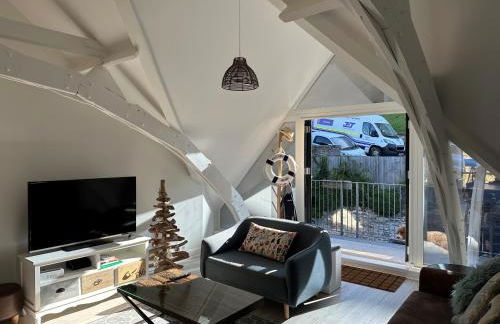 Beautiful, spacious 3 bed Brixham apartment - Photo 4