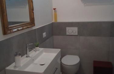 The judas trees - Foto 8