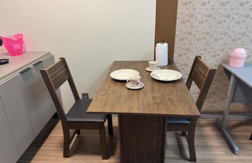 Studio com quarto e banheiro em frente ao Parque do Lago Acomoda até 2 pessoas 1 cama - Foto 11