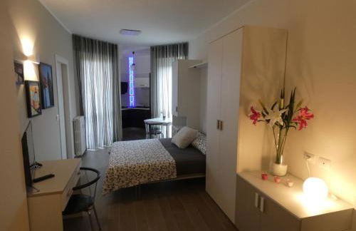 Metro Apartment - Photo 1