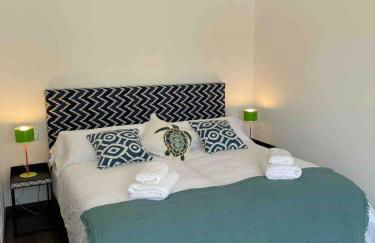 Idyllic 6 bed villa stunning sea view salt pool - Foto 33