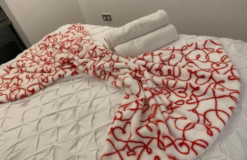 Cozy Entire Apartment with Free onsite Parking, 2-Min Walk to Barking Station - Foto 1