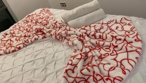 Cozy Entire Apartment with Free onsite Parking, 2-Min Walk to Barking Station - Foto 1