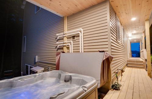 '"Luxury Mountain Getaway'" Sauna, Hot Tub, Massage Chair, Pool Table - Photo 77