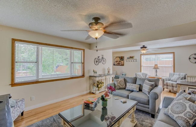 3 Bedroom Downtown with Firepit - Photo 18