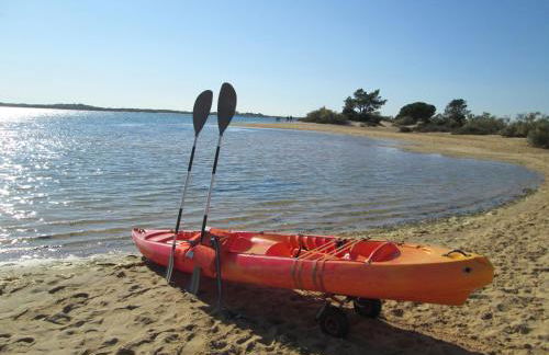 Disfruta del paraíso en primera línea de playa con Kayak y Paddle Surf - Foto 37