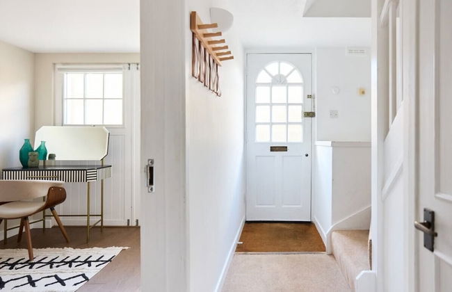 The Holland Park Crib - Classy 2bdr House - Photo 9