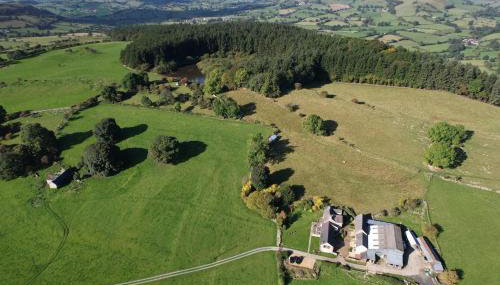 The Stables at Pentregaer Ucha, tennis court & lake - Foto 4