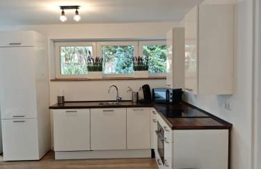 Ferienhaus Wintergarten für 8 Gäste und 2 Hunde in der Eifel mit toller Aussicht, Kamin und Garten - Foto 35