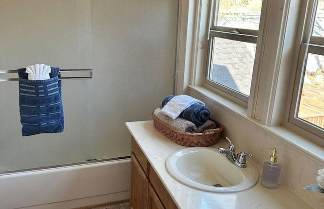 Medford Home and 2 Condos With Pool and Hot tub - Photo 44