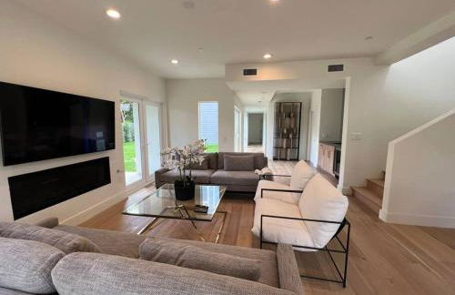 The Arts House - Private and Gated Home in Silver Lake with Pool & Views - Photo 20